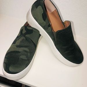 Steve Madden camo platform shoe